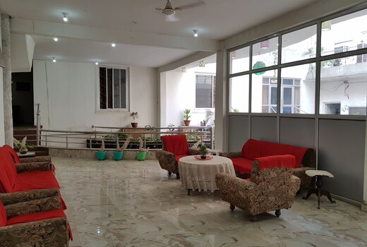 Raj Hotel