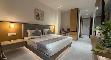 RS Galaxy Hotel Ganga View Room Type - STANDARD ROOM WITH CITY VIEW