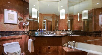 Hilton Chongqing Hotel Room Type - 1 KING EXECUTIVE SUITE