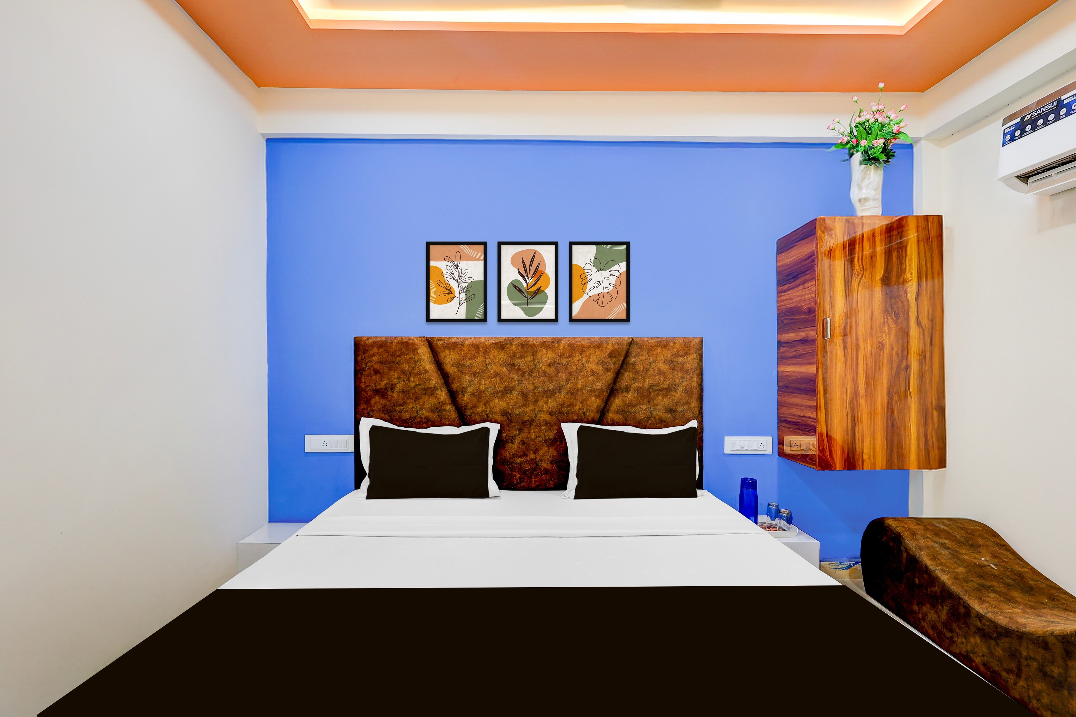 Super Hotel O Shaligram - Tap to explore photos
