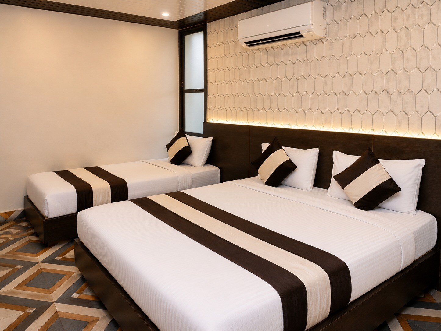 Hotel Pavitri Near Kashi Vishwanath - Tap to explore photos