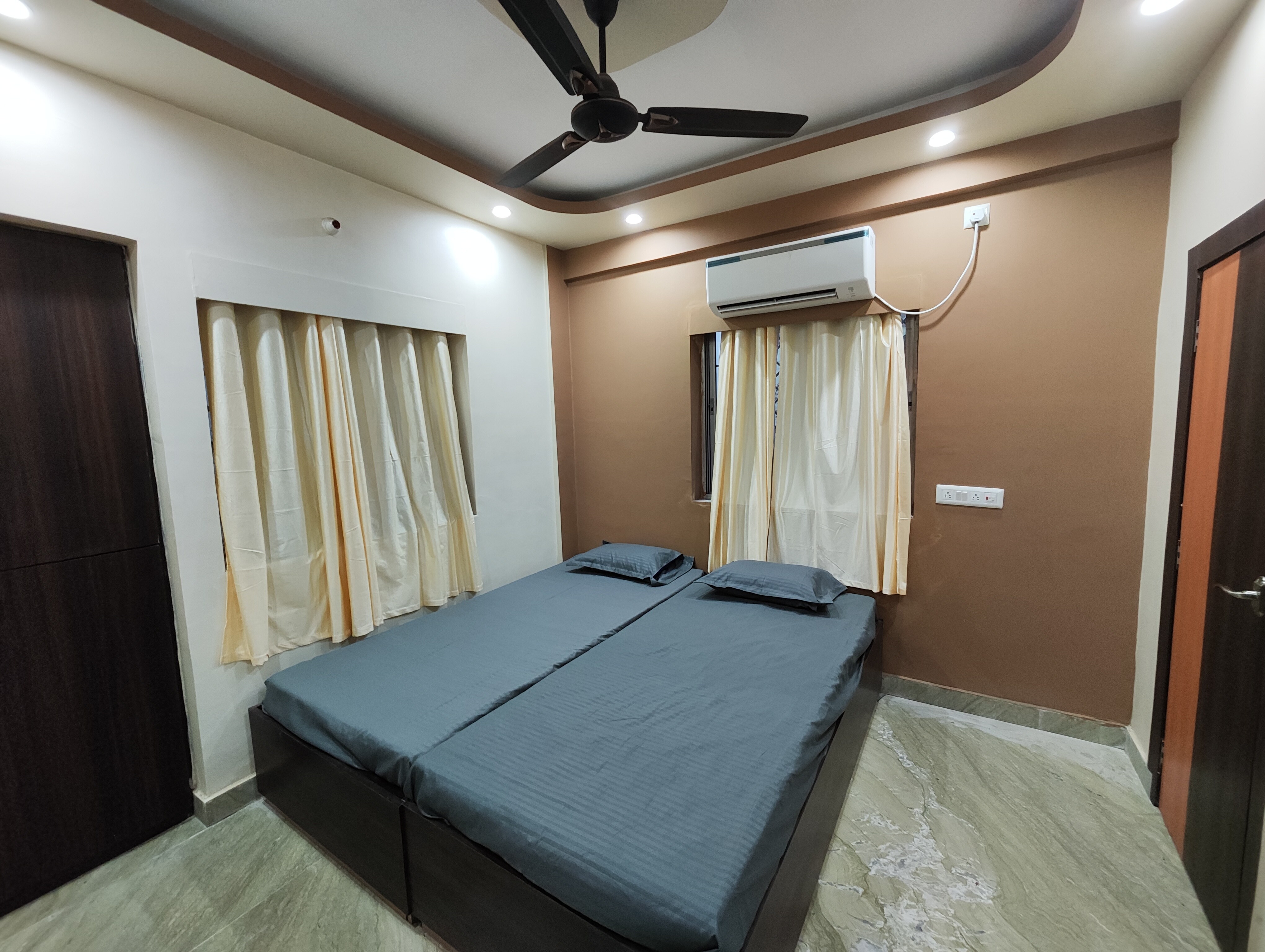 Lovely 2BHK serviced apartment near Gariahat - Tap to explore photos