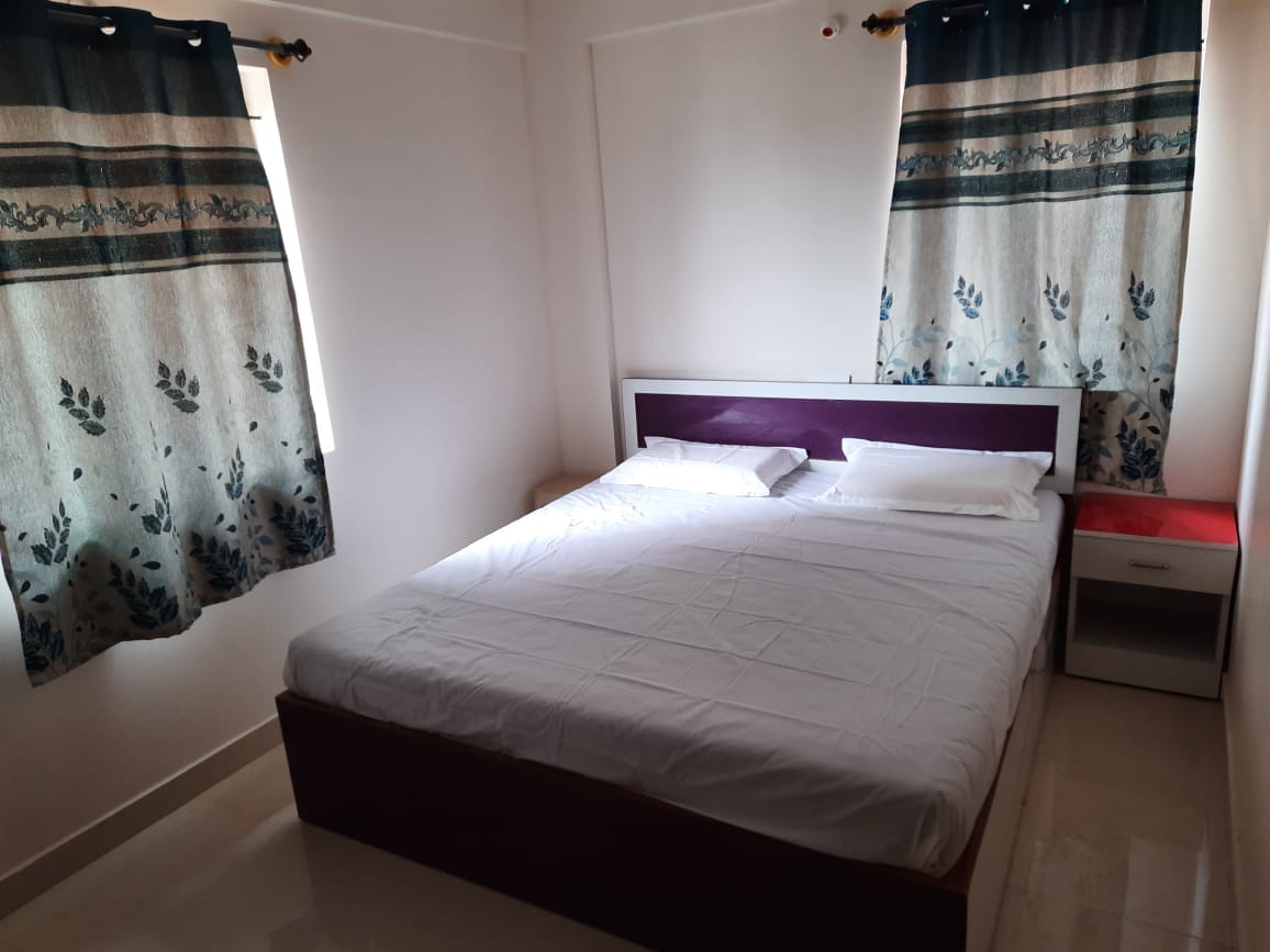 Shasi Icon - Tap to explore photos