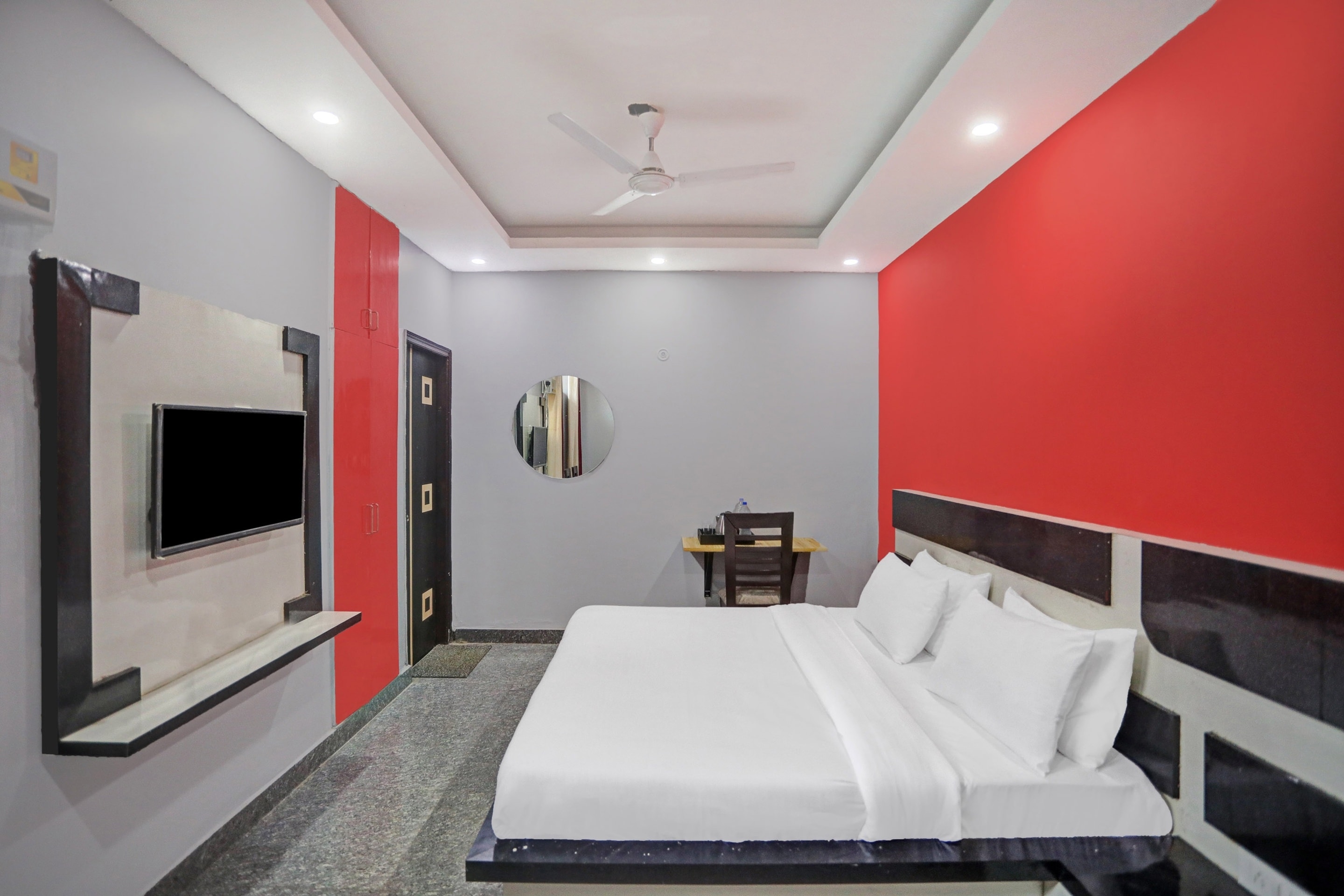 Hotel O Noida Grand - Tap to explore photos