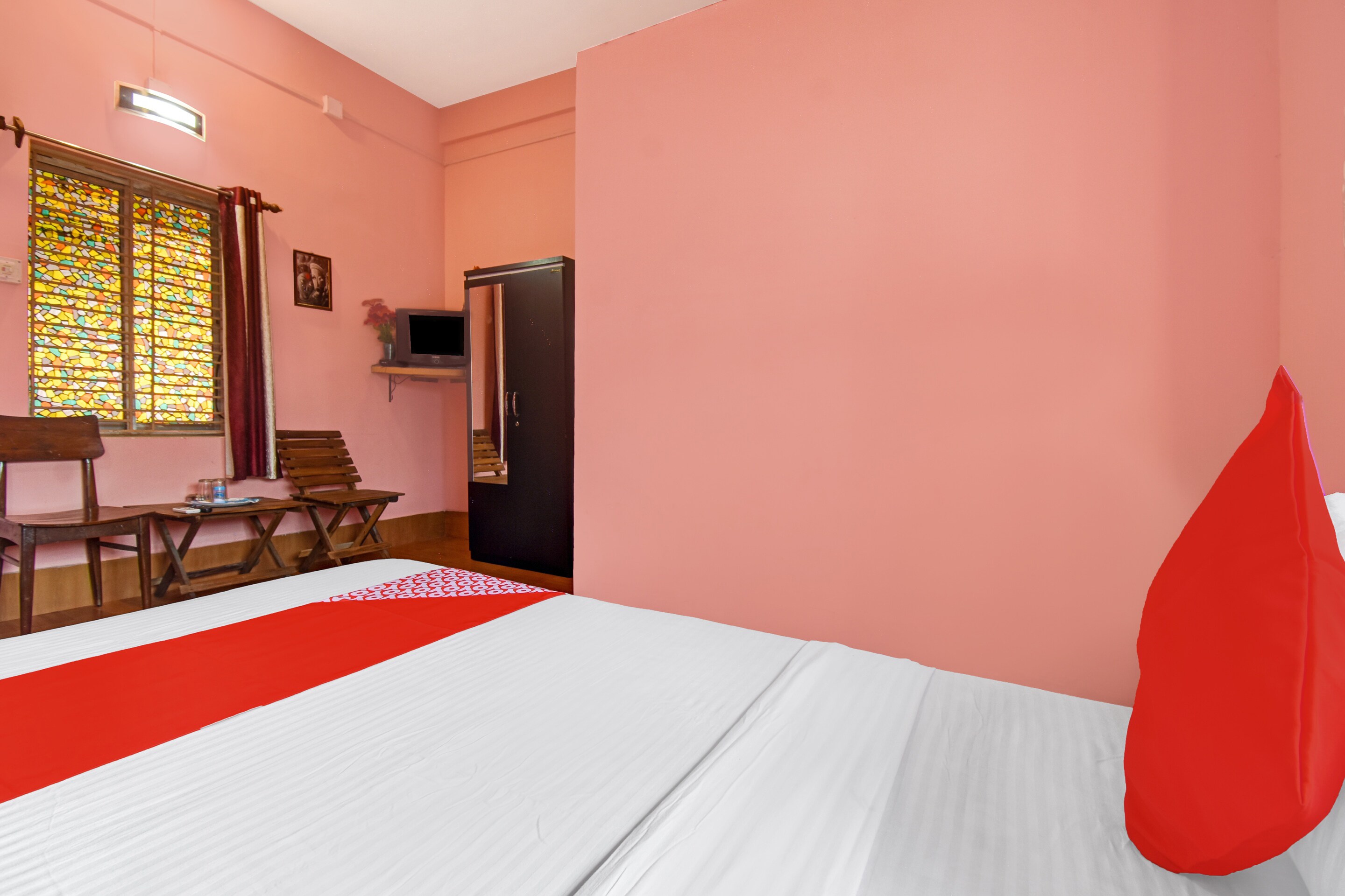 Hotel O Adorini Guest House - Tap to explore photos