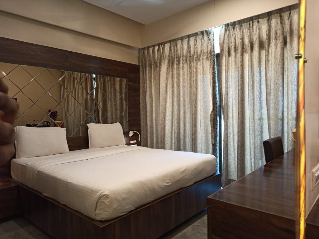 Hotel Apaar with Sea Face Garden Restaurant - Tap to explore photos