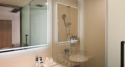 Holiday Inn Express Shanghai Putuo Room Type - 1 Queen 1 Twin  Standard