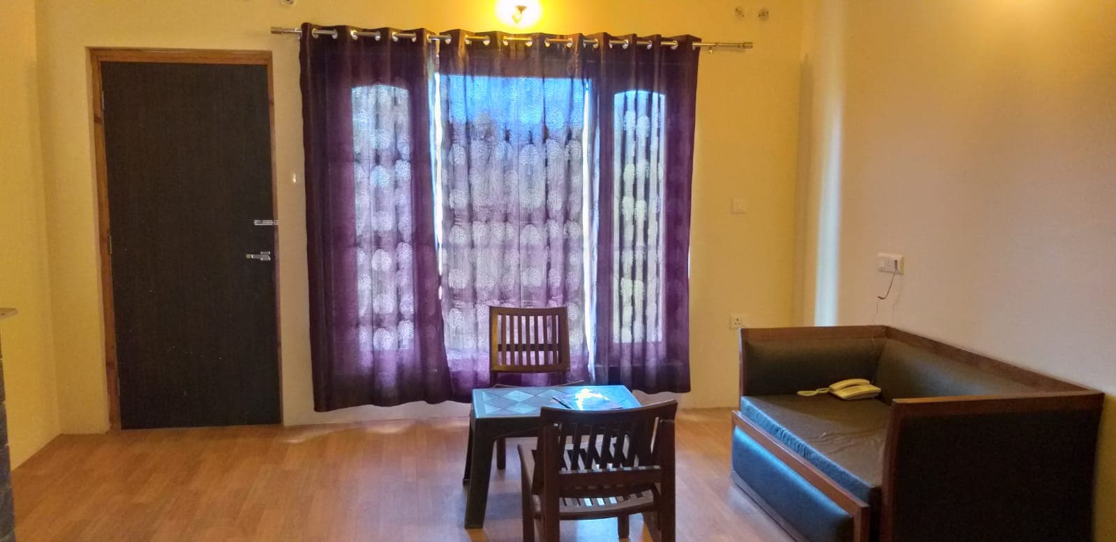 Hotel Elphinstone Inn Himalayan View Property - Tap to explore photos