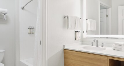 Staybridge Suites Peoria Downtown Room Type - Studio Suite