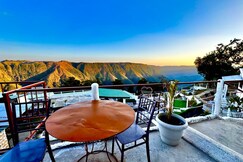 Meili Resort