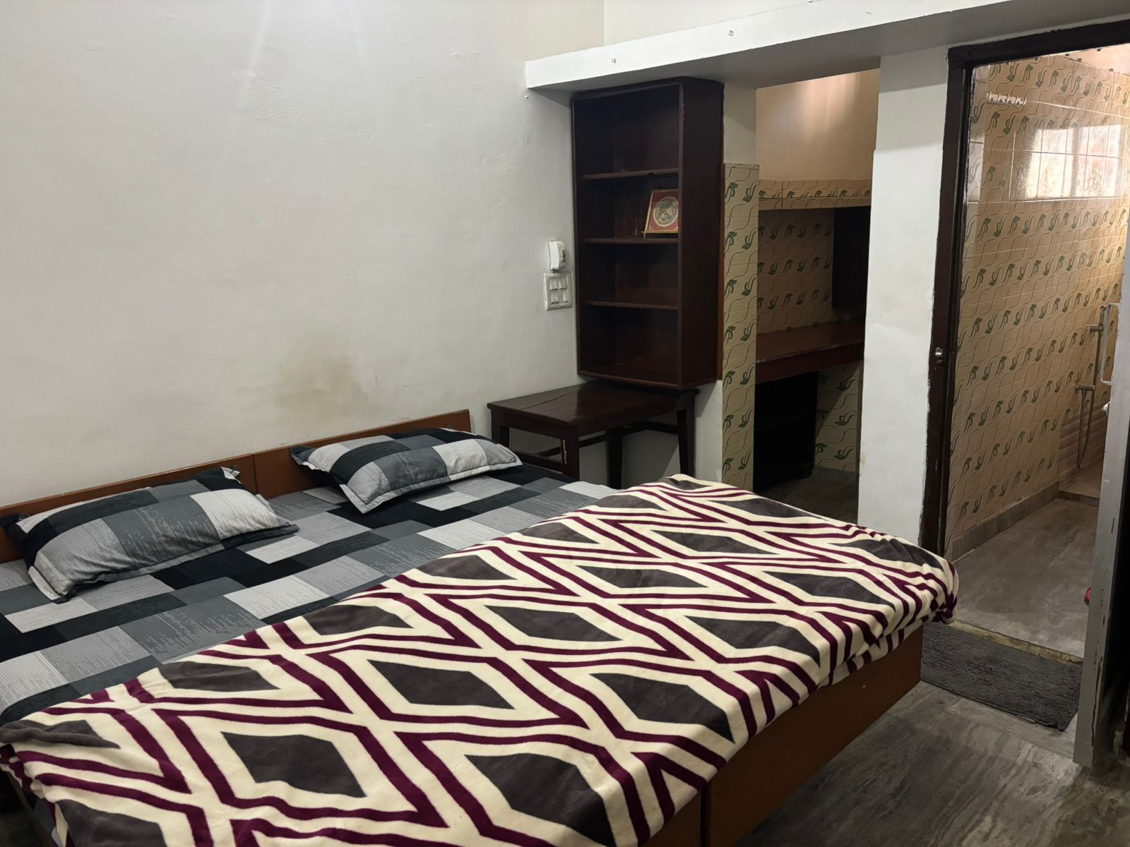 Nirupamratan Homestay Close by ISBT - Tap to explore photos