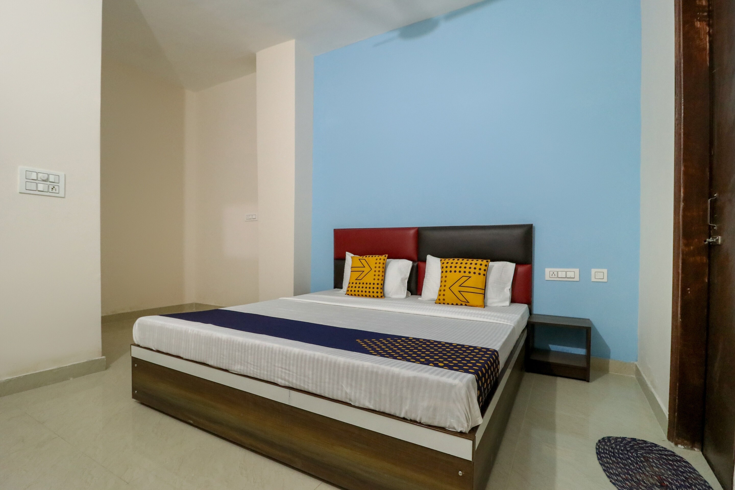 Hotel O kalra - Tap to explore photos