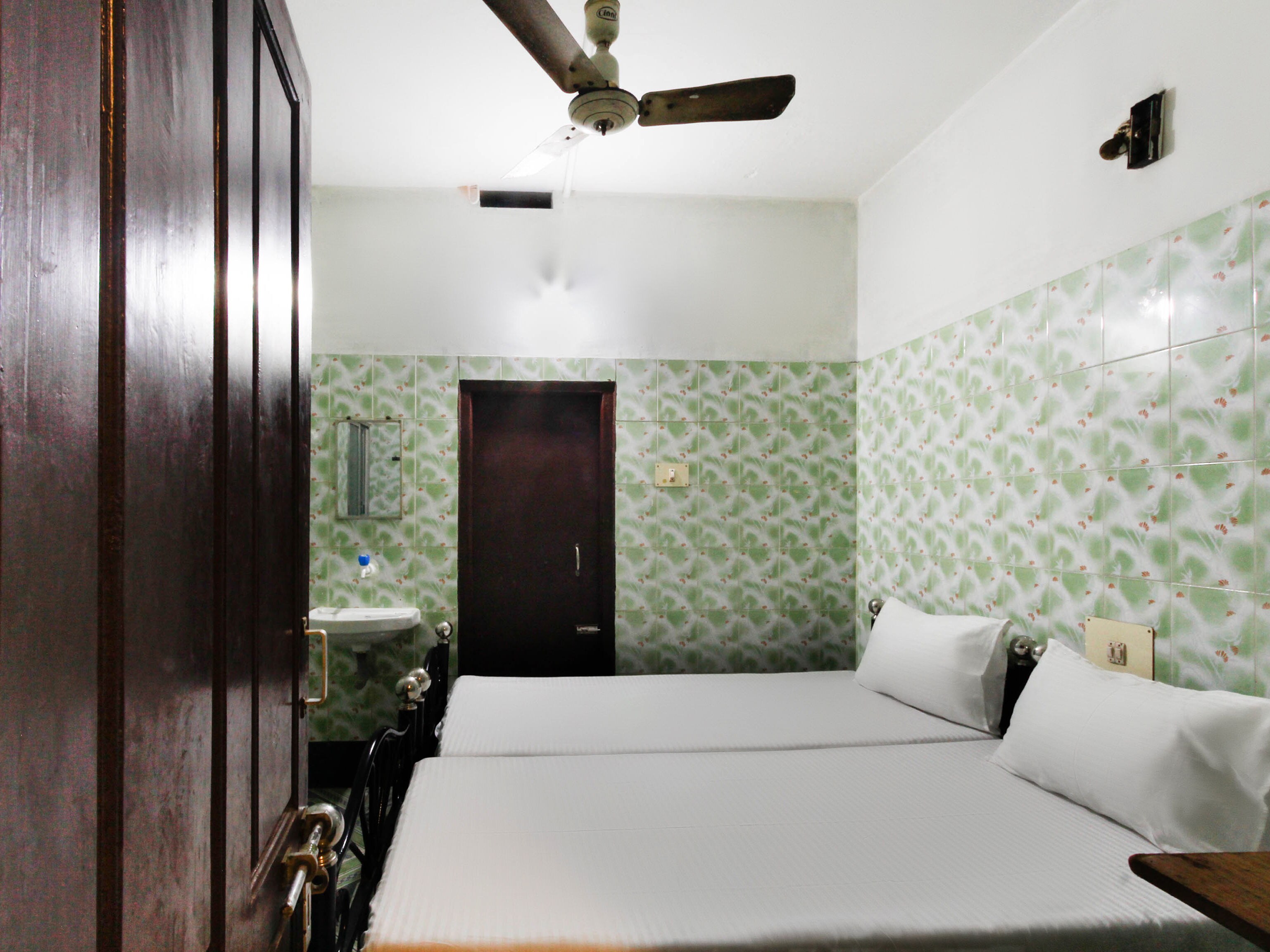 SAKTHI LODGE - Tap to explore photos