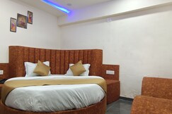 Address of hotel new kunj villa
