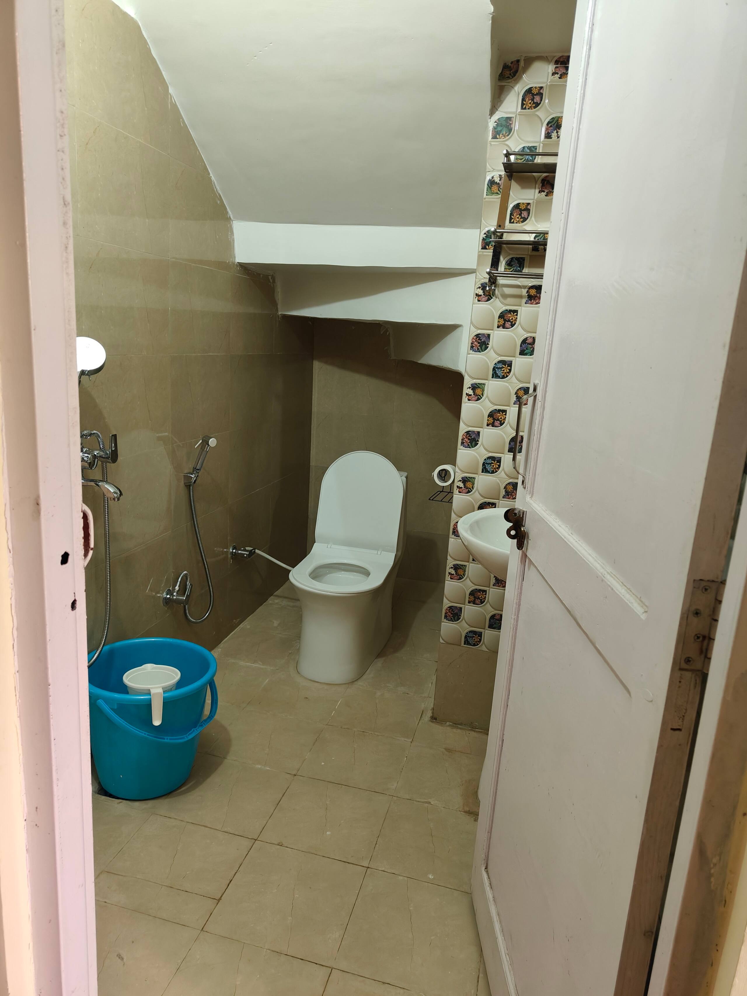 MP Residency Homestay - Tap to explore photos
