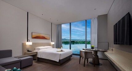 Hyatt Place Changsha Airport Room Type - Lake View King Bedwith sofa bed