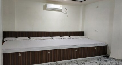 Rajlakshmi Guest House Room Type - Family Hall (AC)