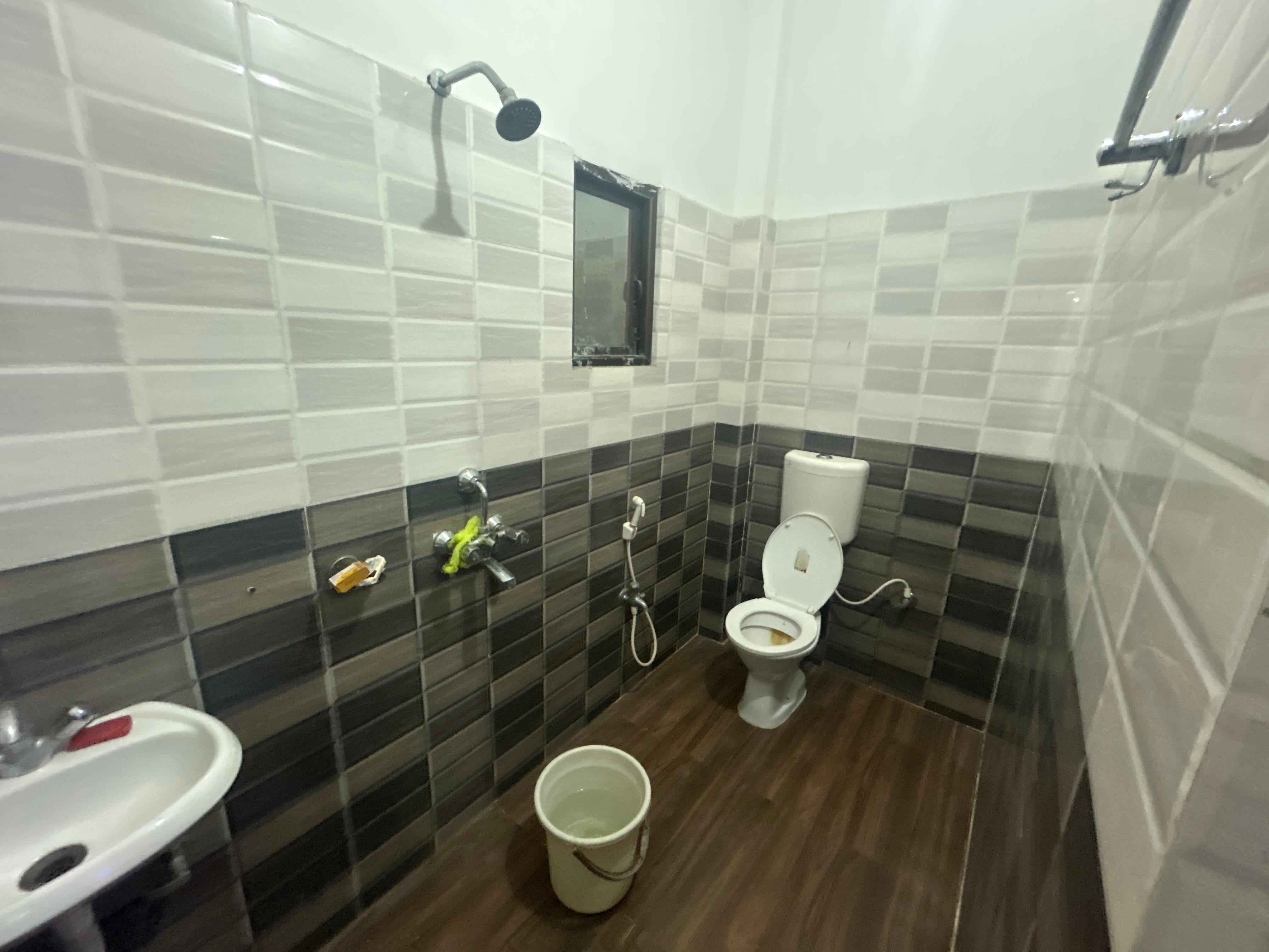Ayushi Guest House - Tap to explore photos