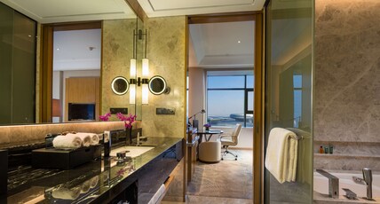 Hilton Urumqi Room Type - KING DELUXE GUEST ROOM