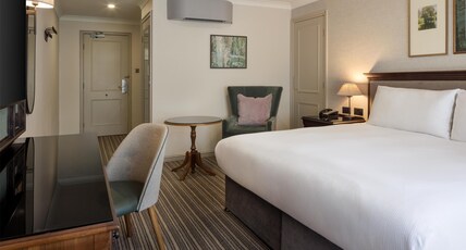 DoubleTree by Hilton Cheltenham Room Type - KING DELUXE ROOM WITH VIEW