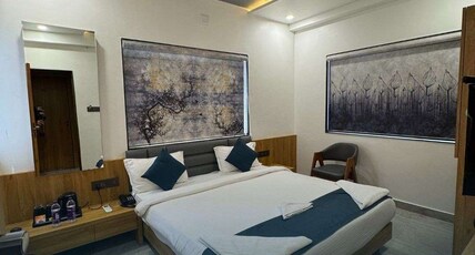 Hotel The Premier Dwarka Room Type - Deluxe Room