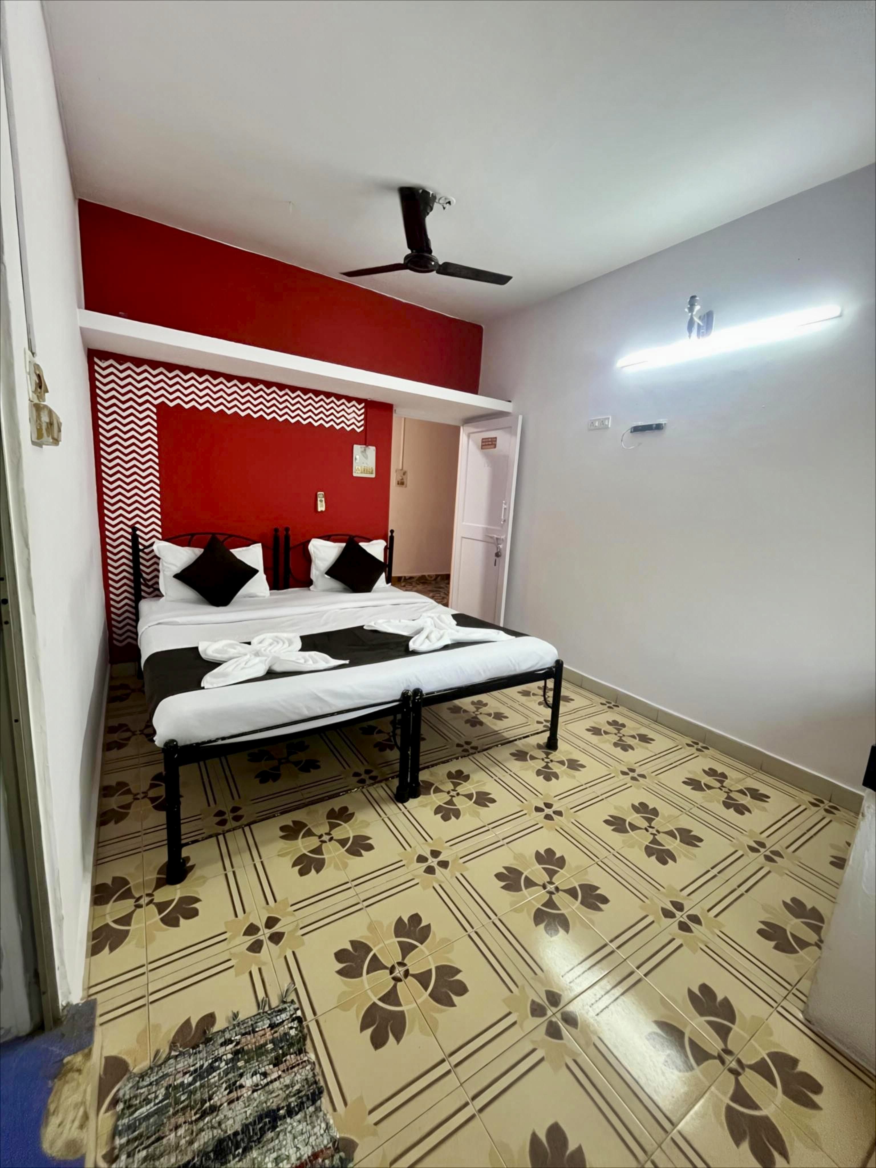 Oceanic Pearl Beach Homestay - Tap to explore photos
