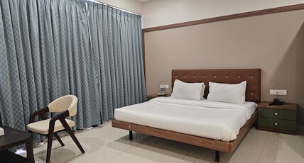 Hotel King Raama Room Type - Deluxe Non AC Room