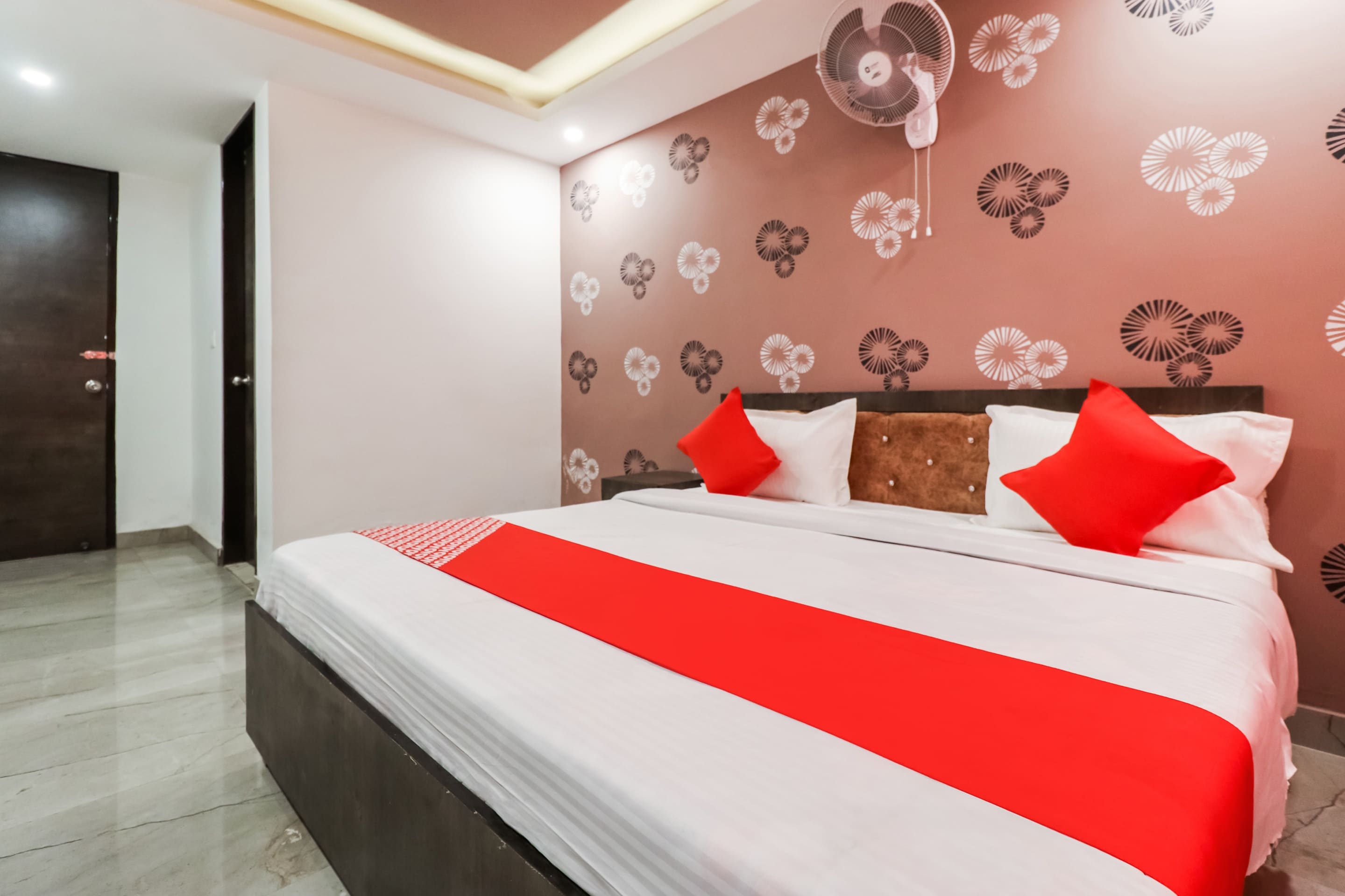Hotel O Sushant Stays Ballabh Garh - Tap to explore photos