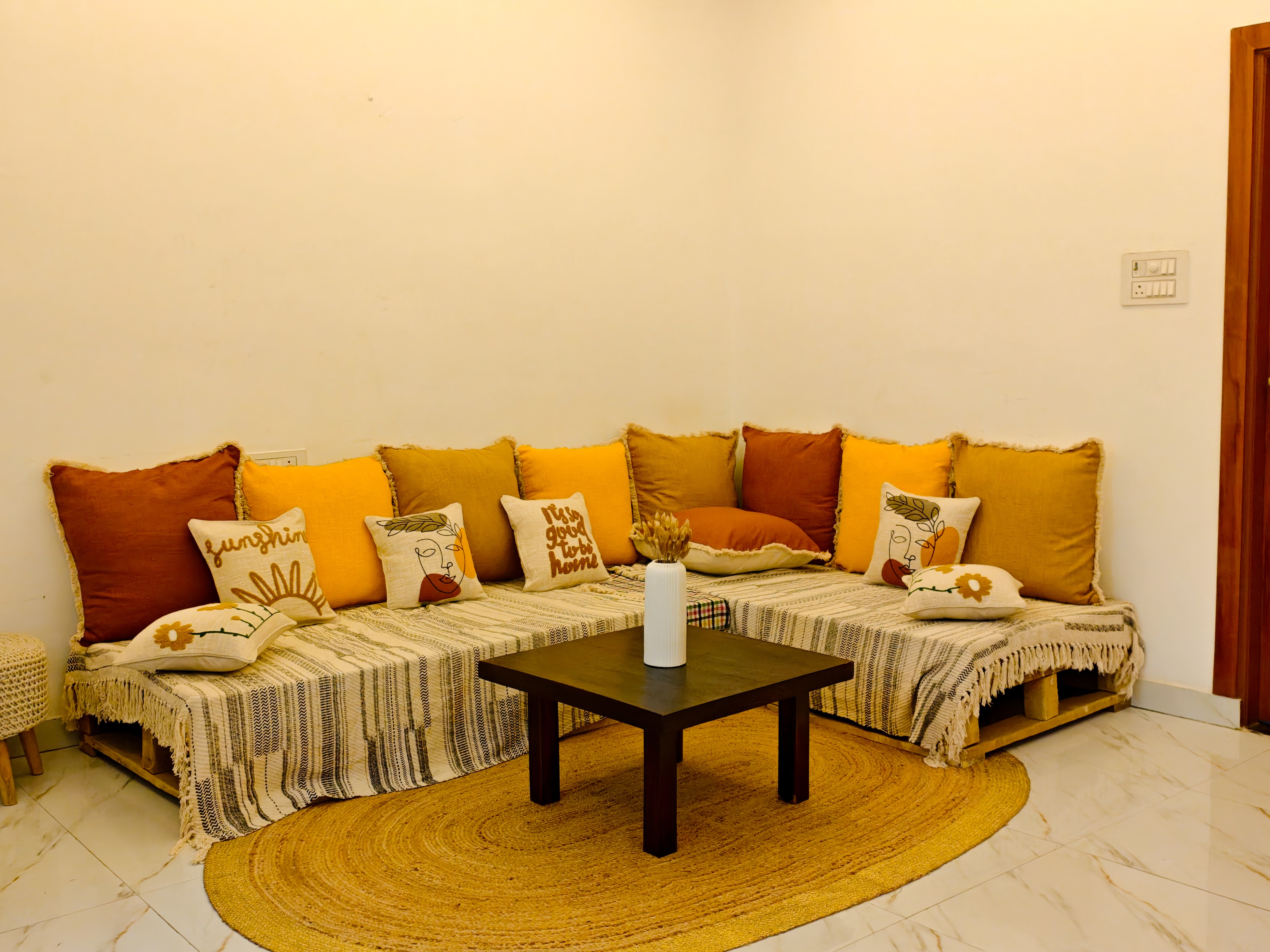 Sair Hostel Varanasi 100 mtr from Assi Ghat - Tap to explore photos