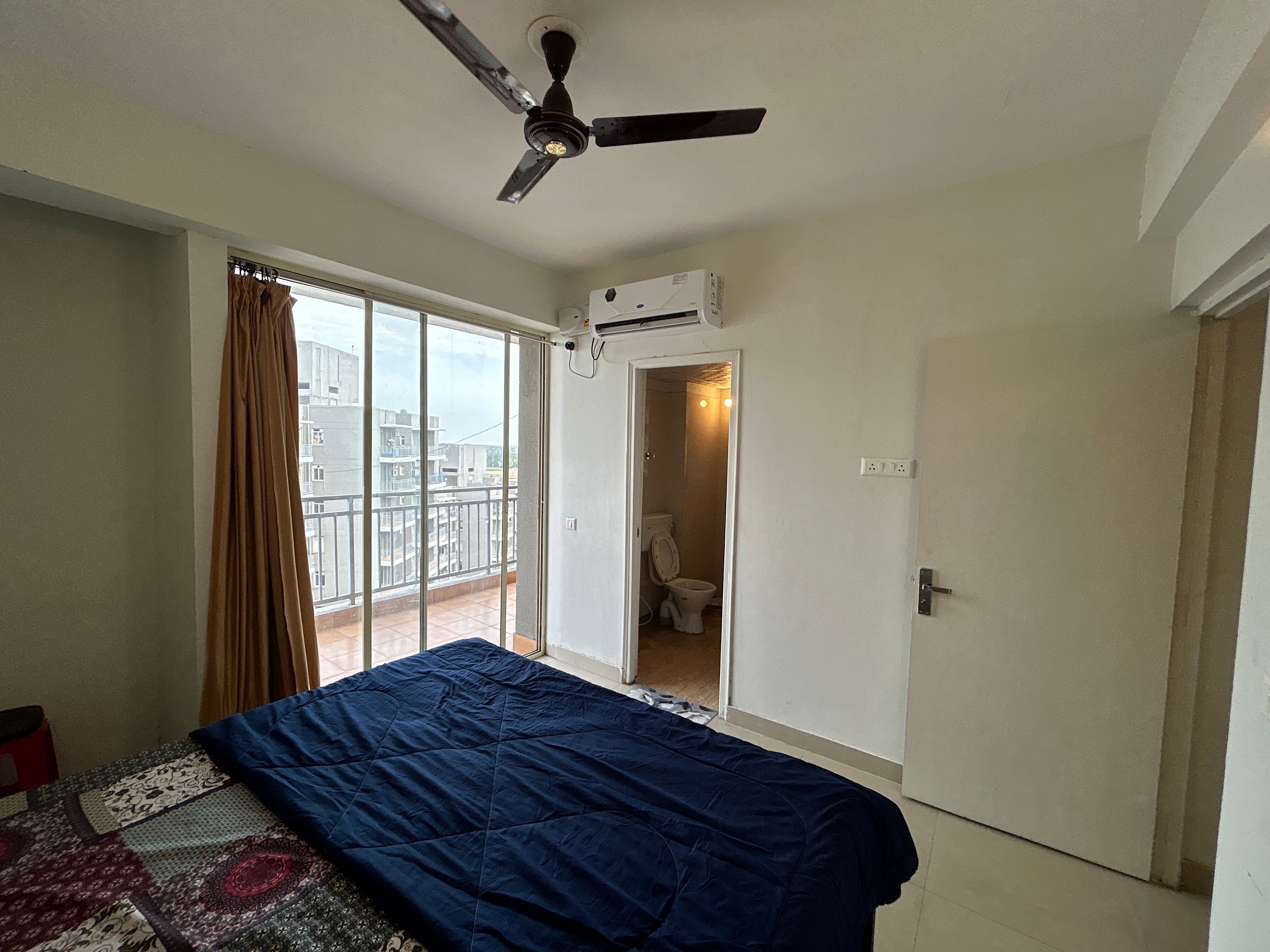 Skyview Suites 14th Floor Luxury Stay - Tap to explore photos