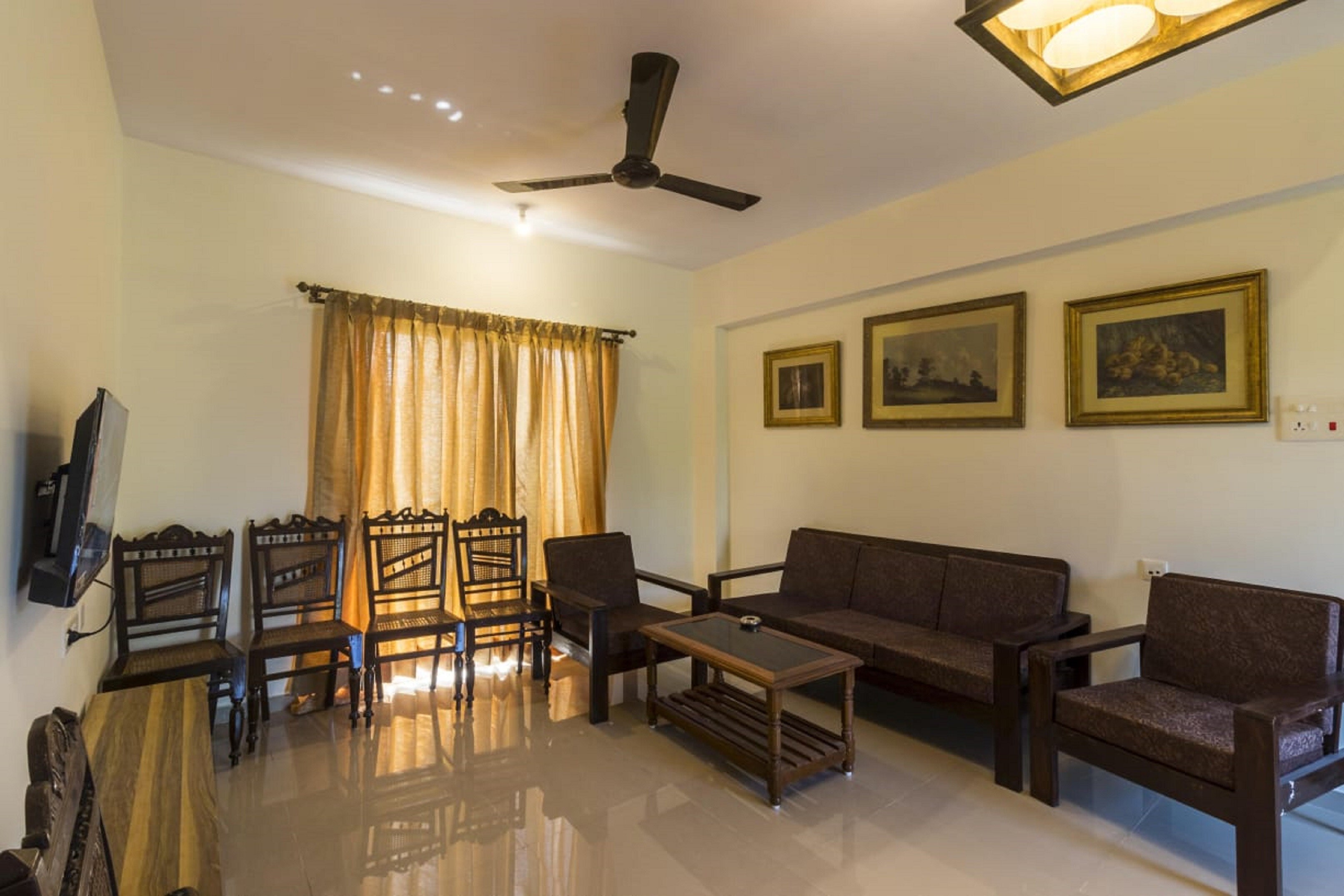 Ronne's Studio Apartment - Tap to explore photos