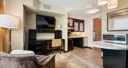Staybridge Suites DENVER DOWNTOWN, an IHG hotel Room Type - 1 King Studio Ste Mobil Access Roll Shwr