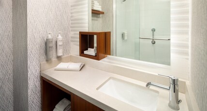 Hampton Inn by Hilton New York Times Square Room Type - 1 KING BED CITY VIEW