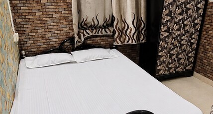 Ashray Residency Room Type - Deluxe Room - AC