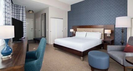 Hilton Garden Inn Washington DC/Georgetown Area Room Type - 1 KING BED CORNER
