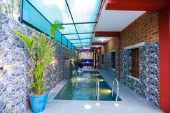 Villa Greek - 5 mins walk to serenity beach