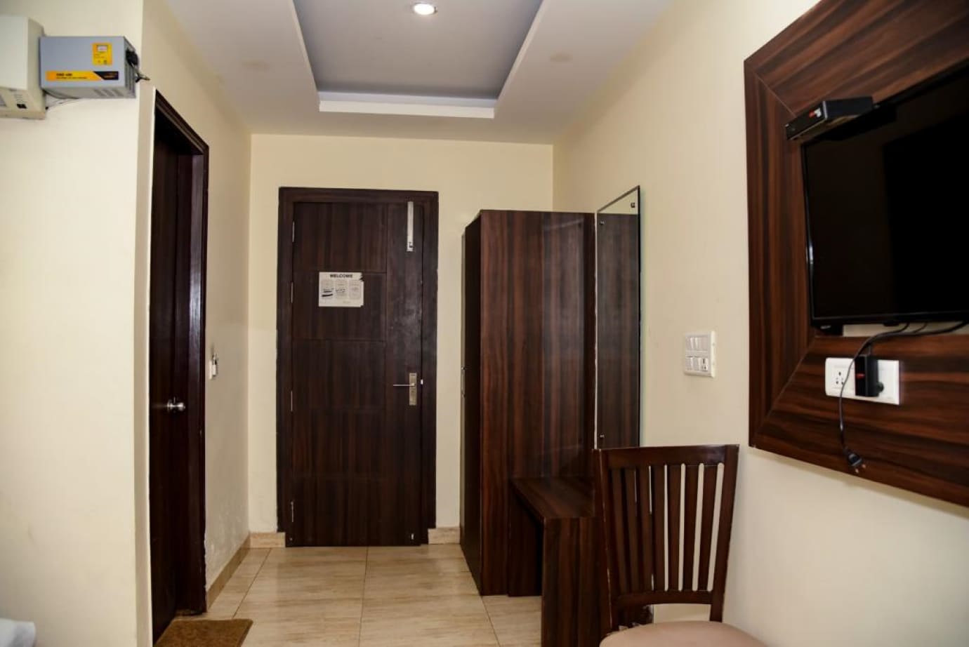 Hotel Grand In Near 2 Min From Vaishali Metro Station - Tap to explore photos