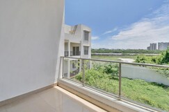 Max Villa ECR
