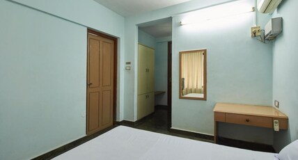 SARAS PARK Room Type - DELUXE AC ROOM