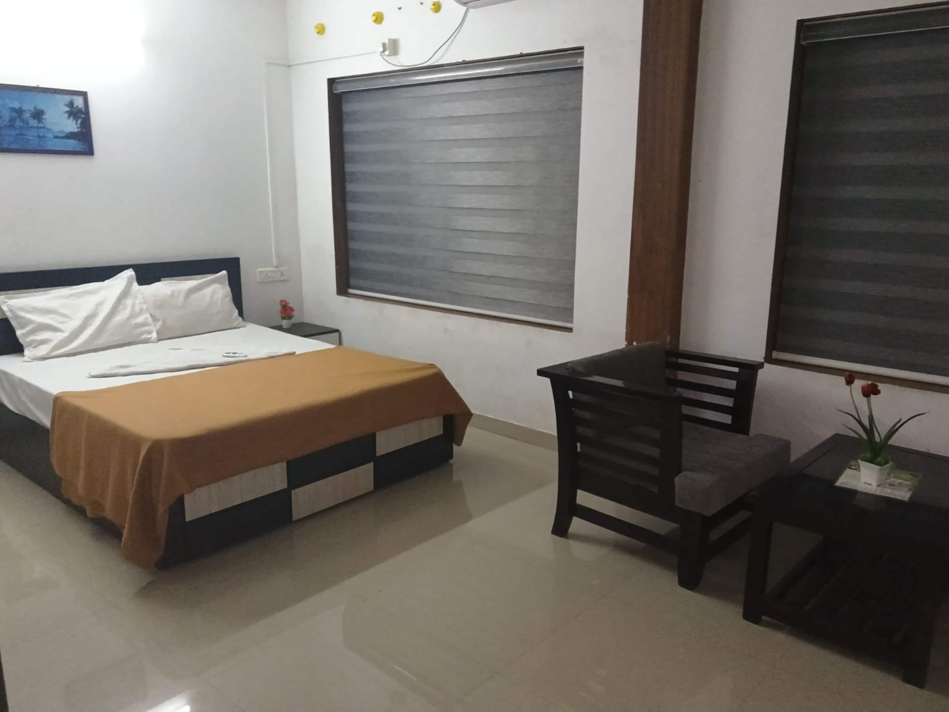White house Homestay Rooms - Tap to explore photos