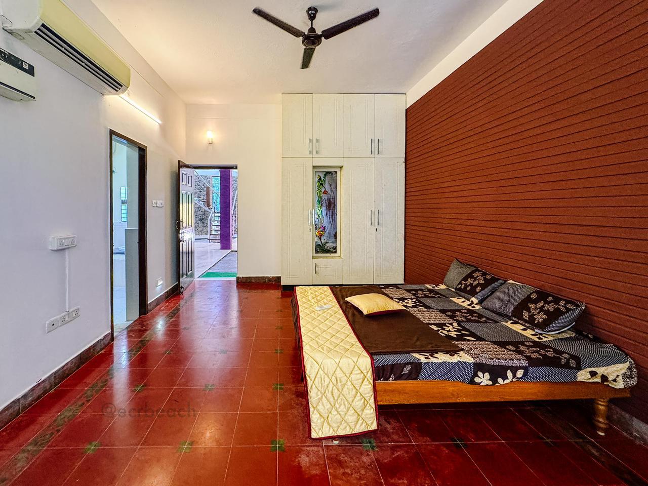 SuvFia villa - Tap to explore photos