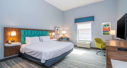 HAMPTON INN DAHLGREN VA Room Type - 1 KING BED NONSMOKING