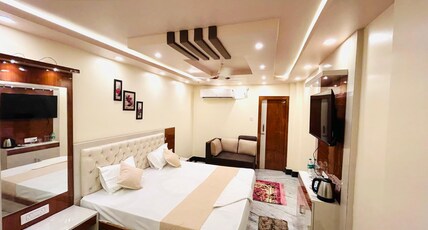 AYUSH INTERNATIONAL Room Type - SINGLE BED A\C DELUX ROOM