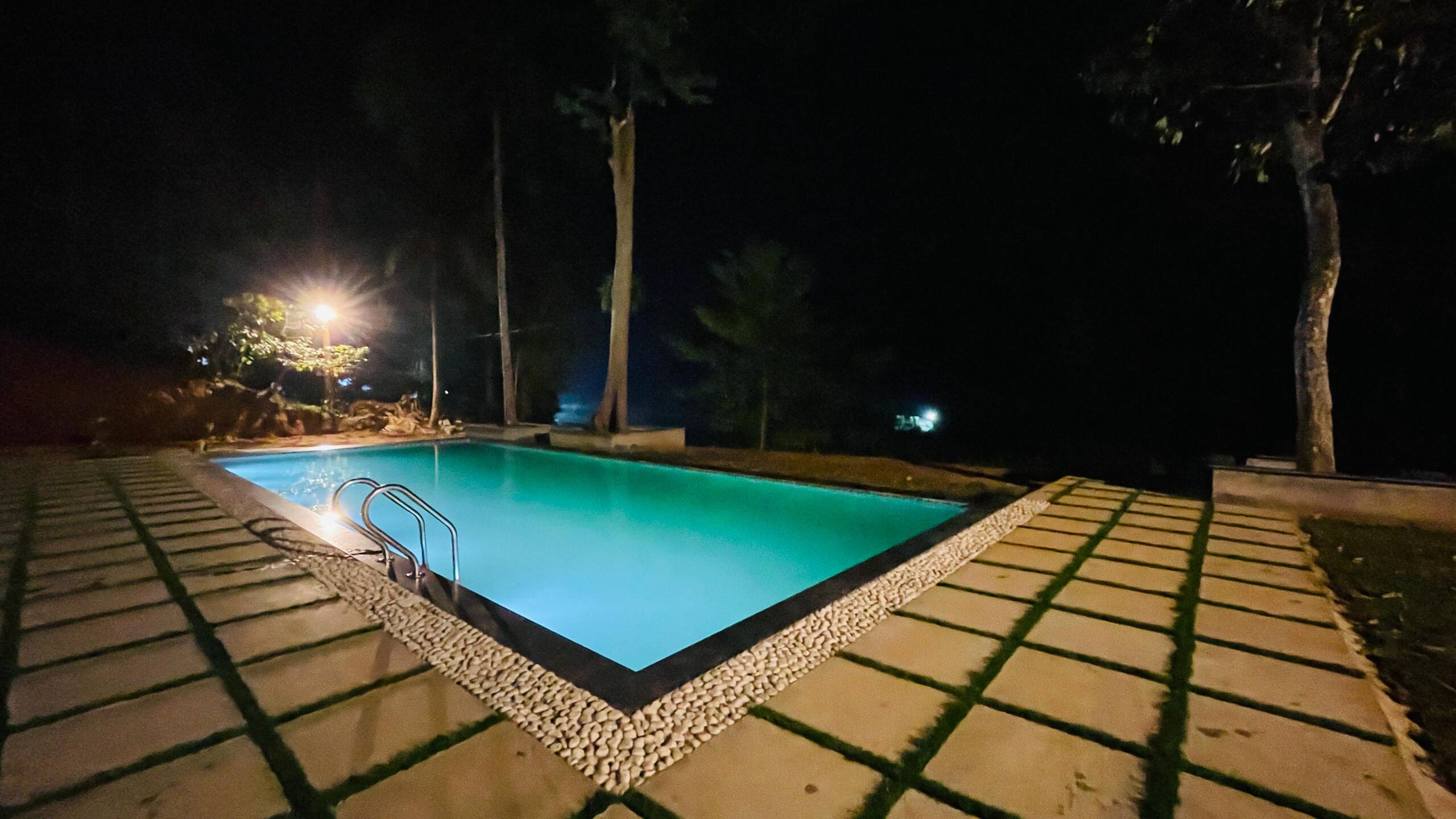Rain Roots Luxury Estate Private Pool - Tap to explore photos