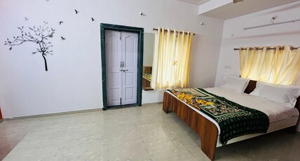 The Grand Crest Room Type - Leaf & Light Room