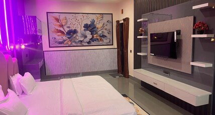 Aatitheyam yatriniwas Room Type - Premium super deluxe AC