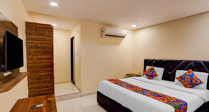 FabHotel Sri Narmada Grand Room Type - Deluxe Room