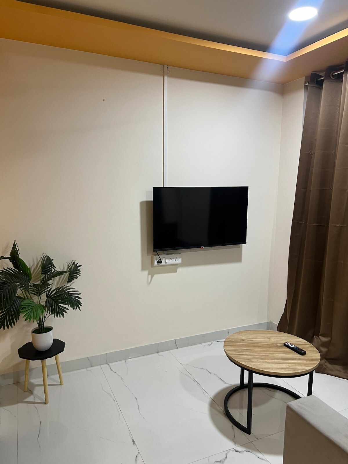 1 BHK Apartment near Airport - Tap to explore photos