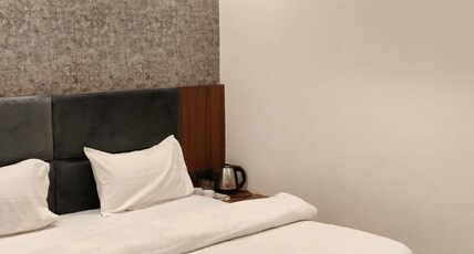 Hotel Raghav Inn Room Type - Deluxe room