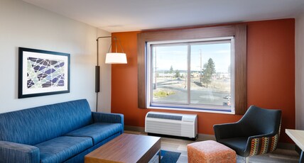 Holiday Inn Express & Suites BEND SOUTH Room Type - 1 King Suite